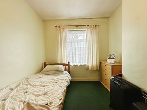 Bed 2- click for photo gallery